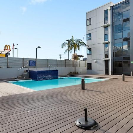 Central Mount Apartment, Quiet And Spacious With Pool Mount Maunganui Exterior photo